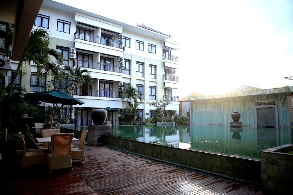 Grand Kuta Hotel And Residence Legian Exterior foto
