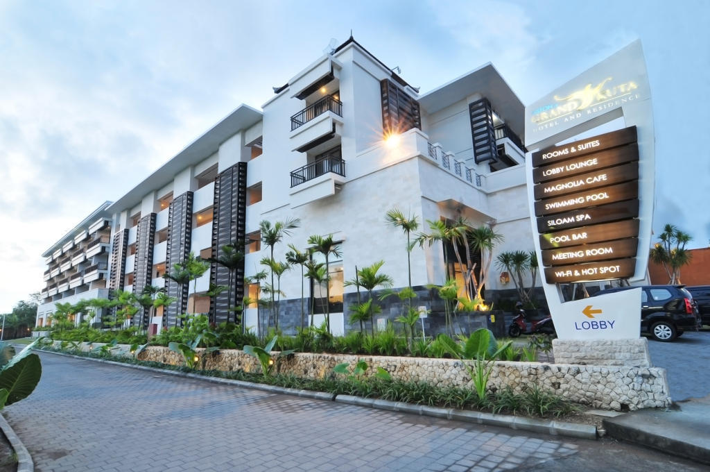 Grand Kuta Hotel And Residence Legian Exterior foto